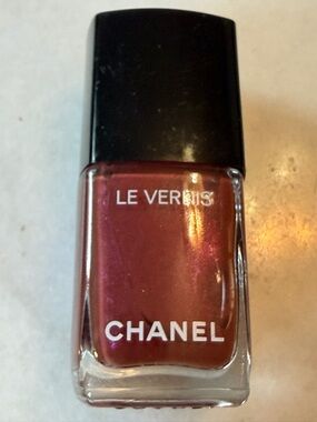 Authentic CHANEL Le Vernis Nail Polish - Perle Burgundy 891